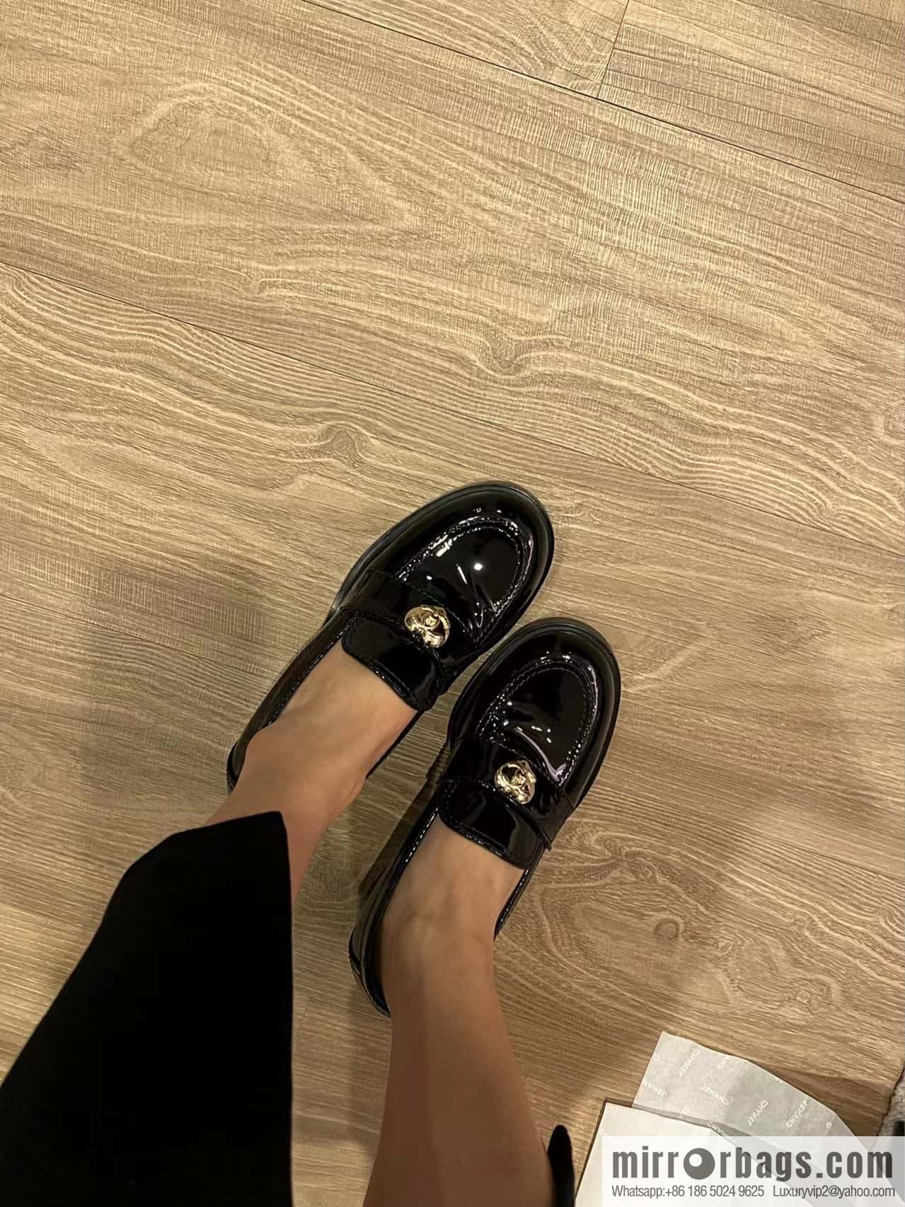 CHANEL Xiaoxiang love gold buckle platform loafers G39697 patent leather