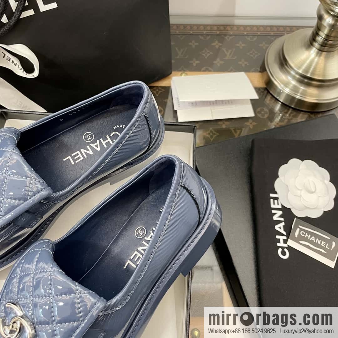CHANEL Small fragrance medieval diamond, retro patent leather loafers
