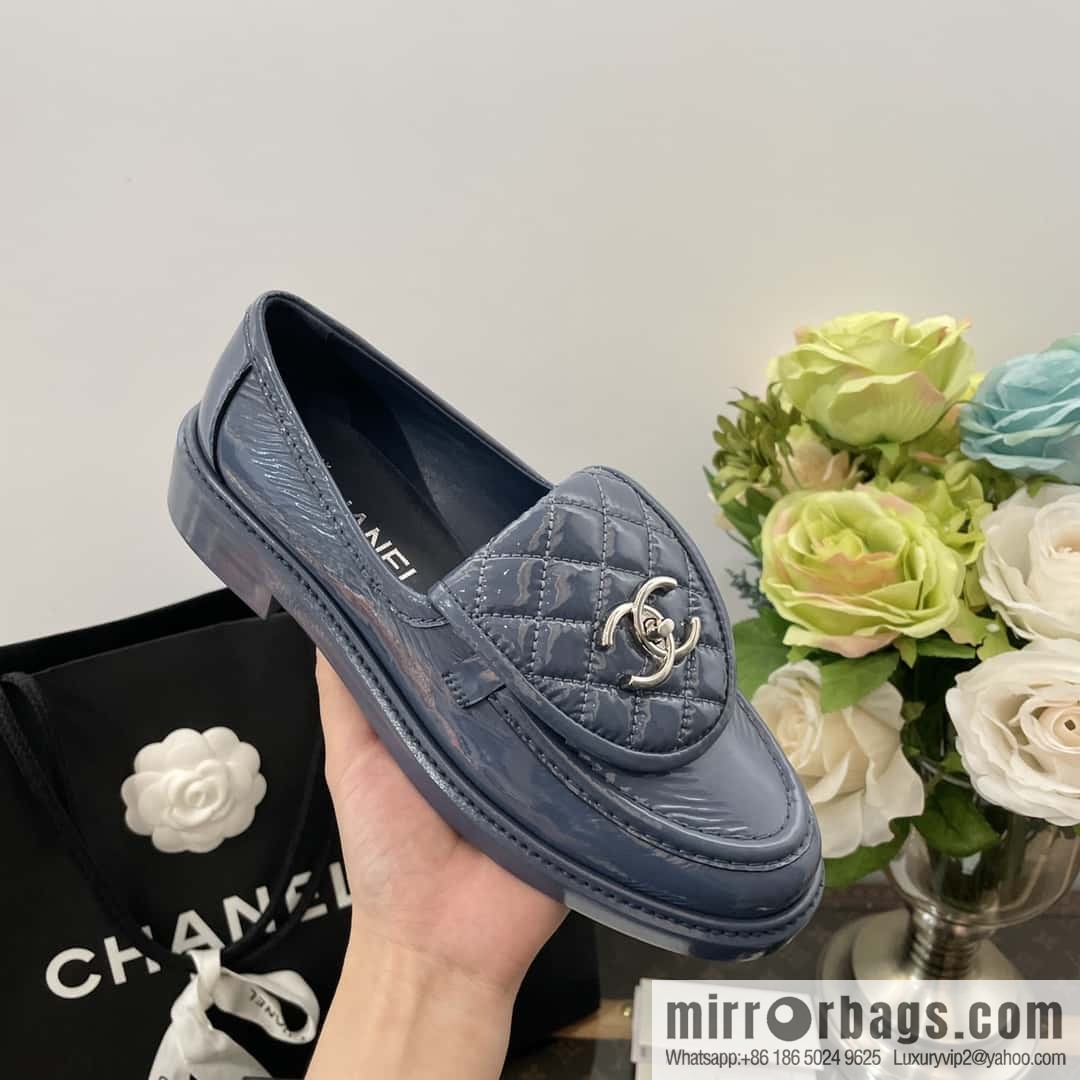 CHANEL Small fragrance medieval diamond, retro patent leather loafers