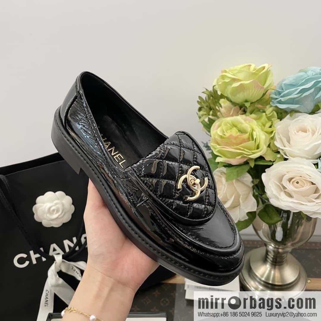 CHANEL Small fragrance medieval diamond, retro patent leather loafers