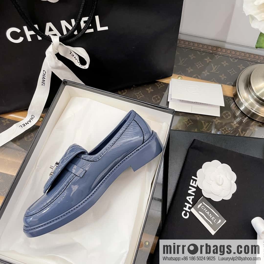 CHANEL Small fragrance medieval diamond, retro patent leather loafers