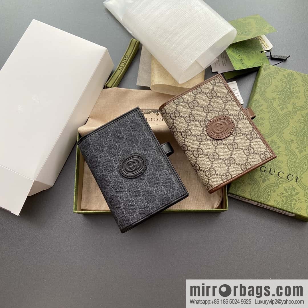 GUCCI G Replica Luxury Handbag Decoration Interlocking Double G Label Passport Holder 724562