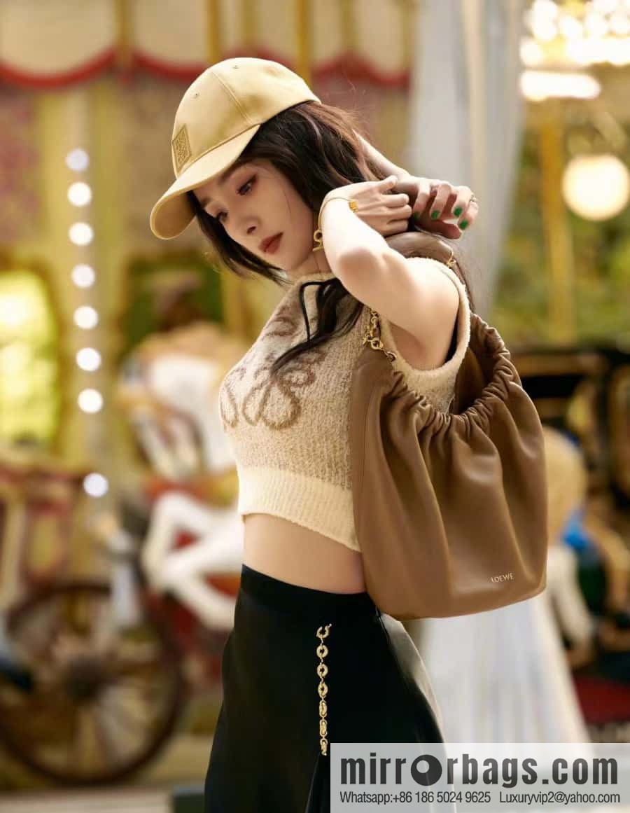 LOEWE Squeezed Underarm Bag 0701 Oak Brown 29.5CM