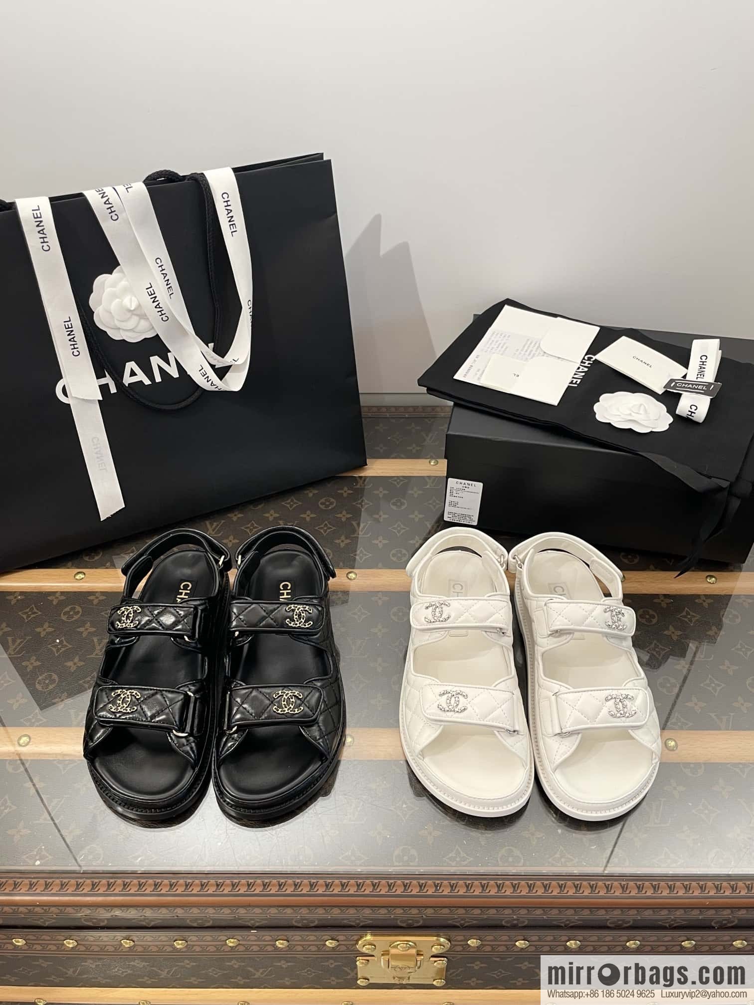 CHANEL Xiaoxiang new version, double leather buckle, high-gloss sheepskin, Velcro beach shoes