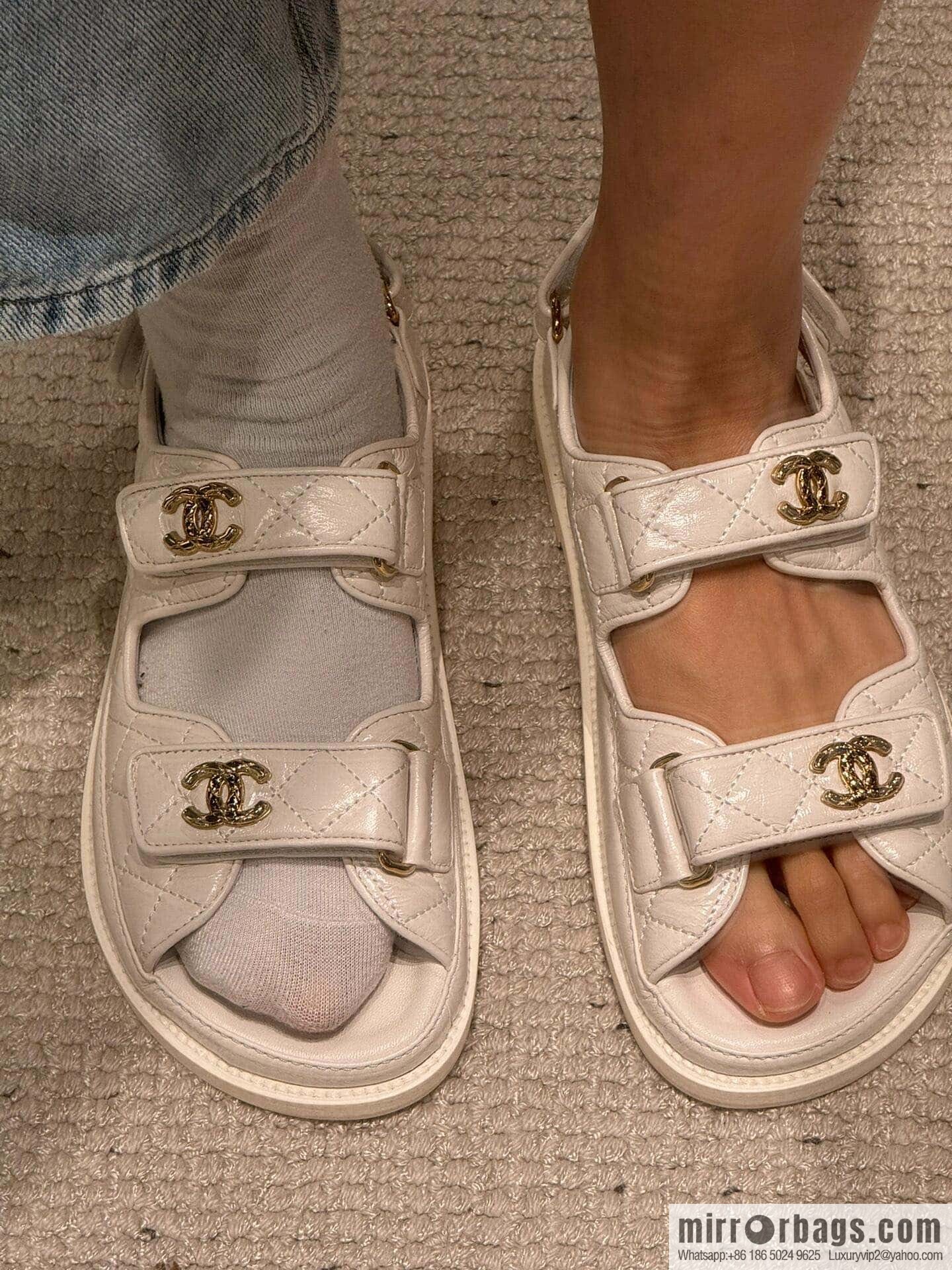 CHANEL Xiaoxiang The latest double Gold buckle, Velcro beach model