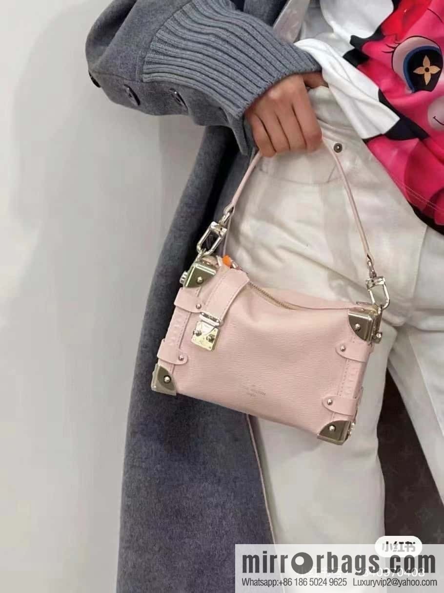 LV M25071 Season's new SIDE TRUNK small handbag