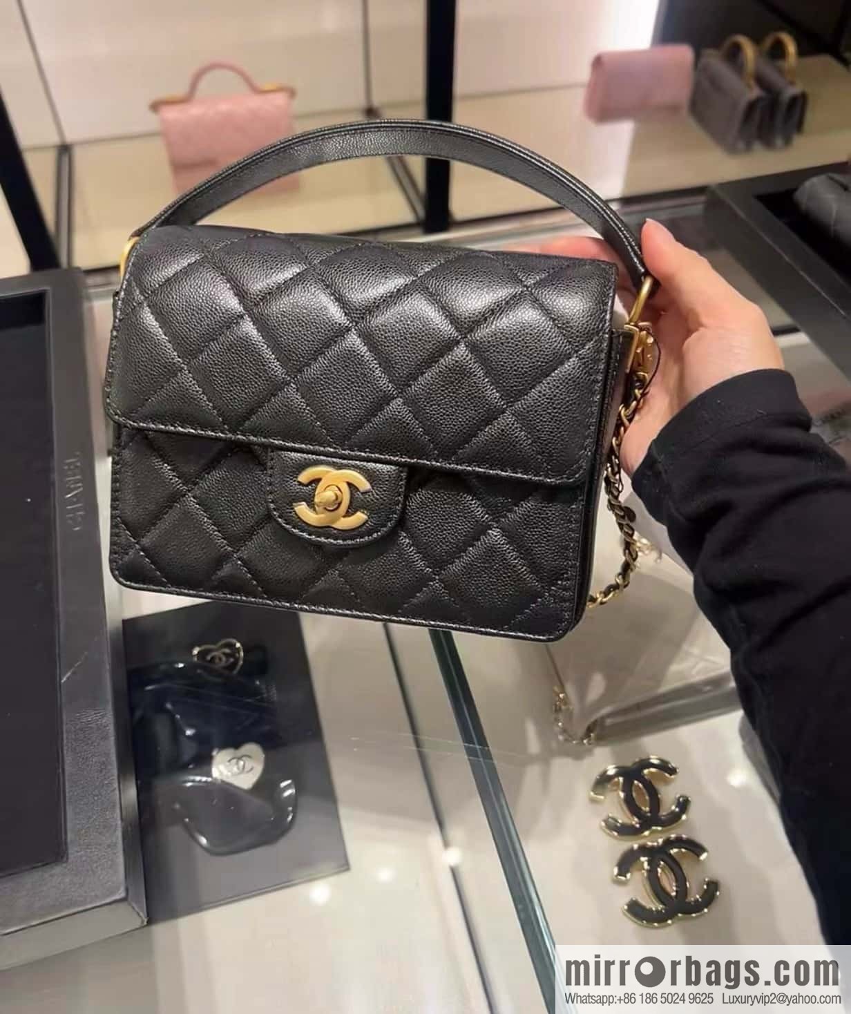 𝐂𝐇𝐀𝐍𝐄𝐋 24K CF Handle Cover Bag, Black, Small AS5165