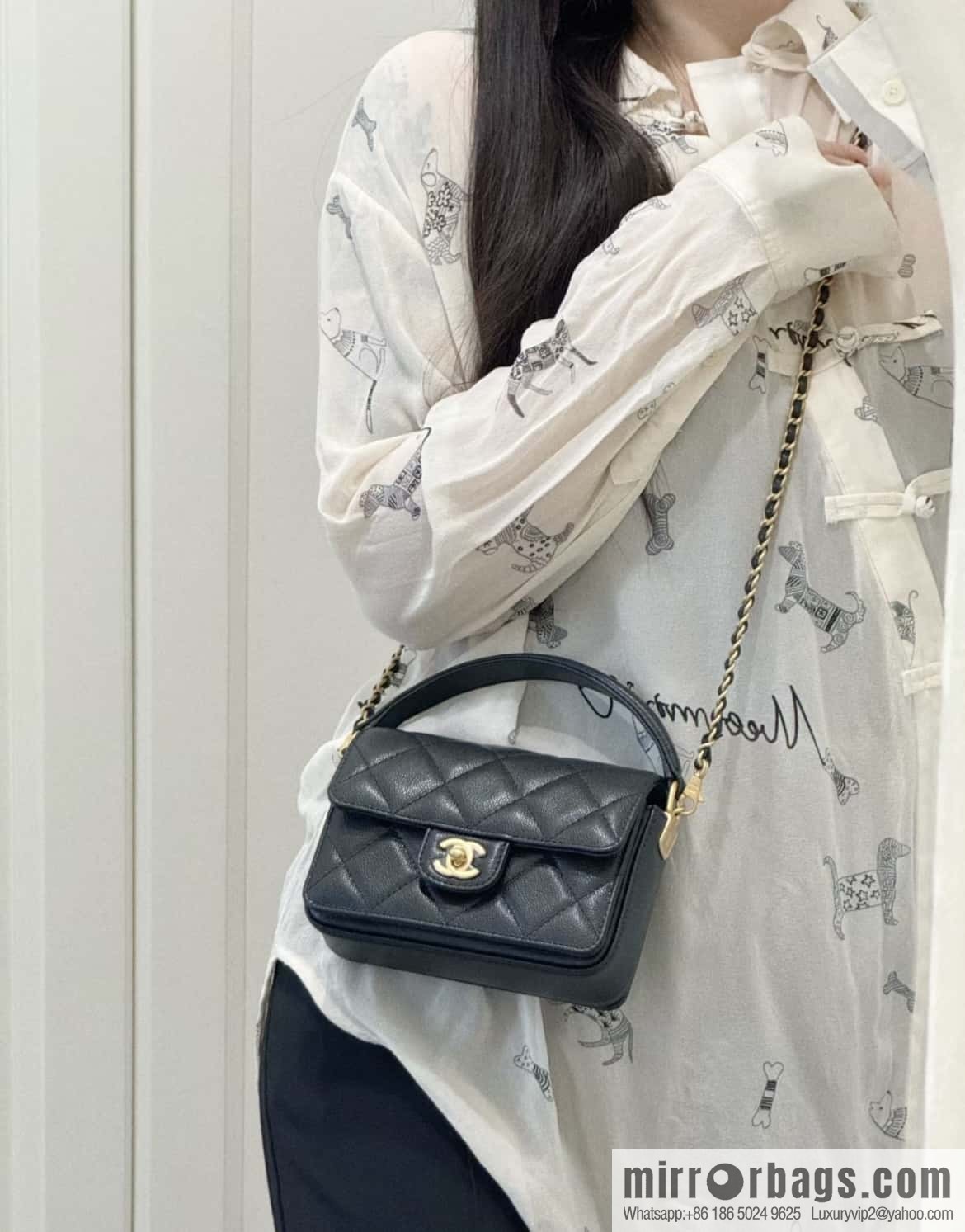 𝐂𝐇𝐀𝐍𝐄𝐋 24K CF Handle Cover Bag, Black Mini AS5164