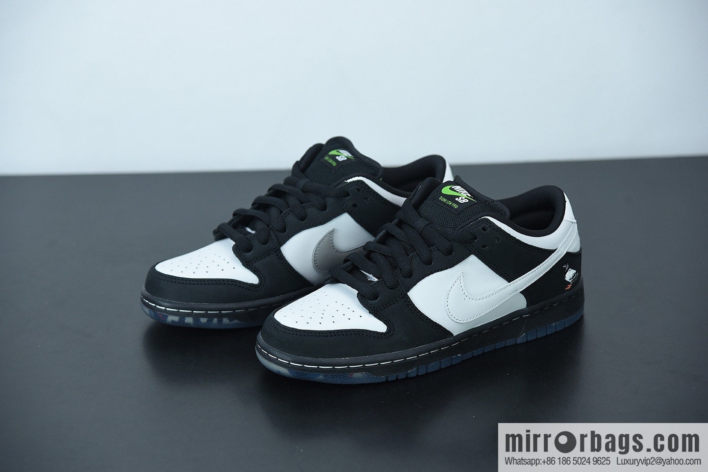 Nk Dunk Low x x Staple joint SB low-top skate shoes black and white pigeons, item number: BV1310-013