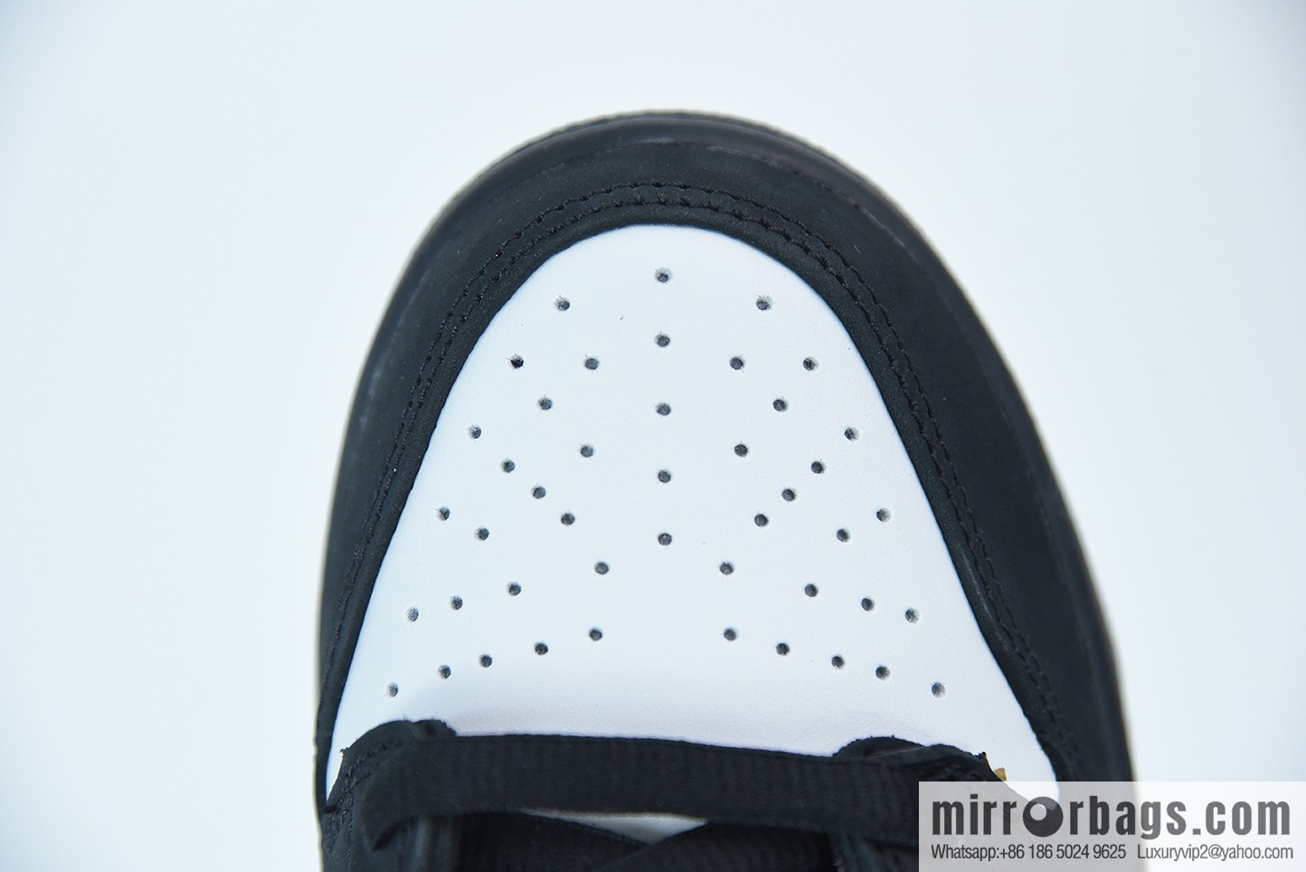 Nk Dunk Low x x Staple joint SB low-top skate shoes black and white pigeons, item number: BV1310-013