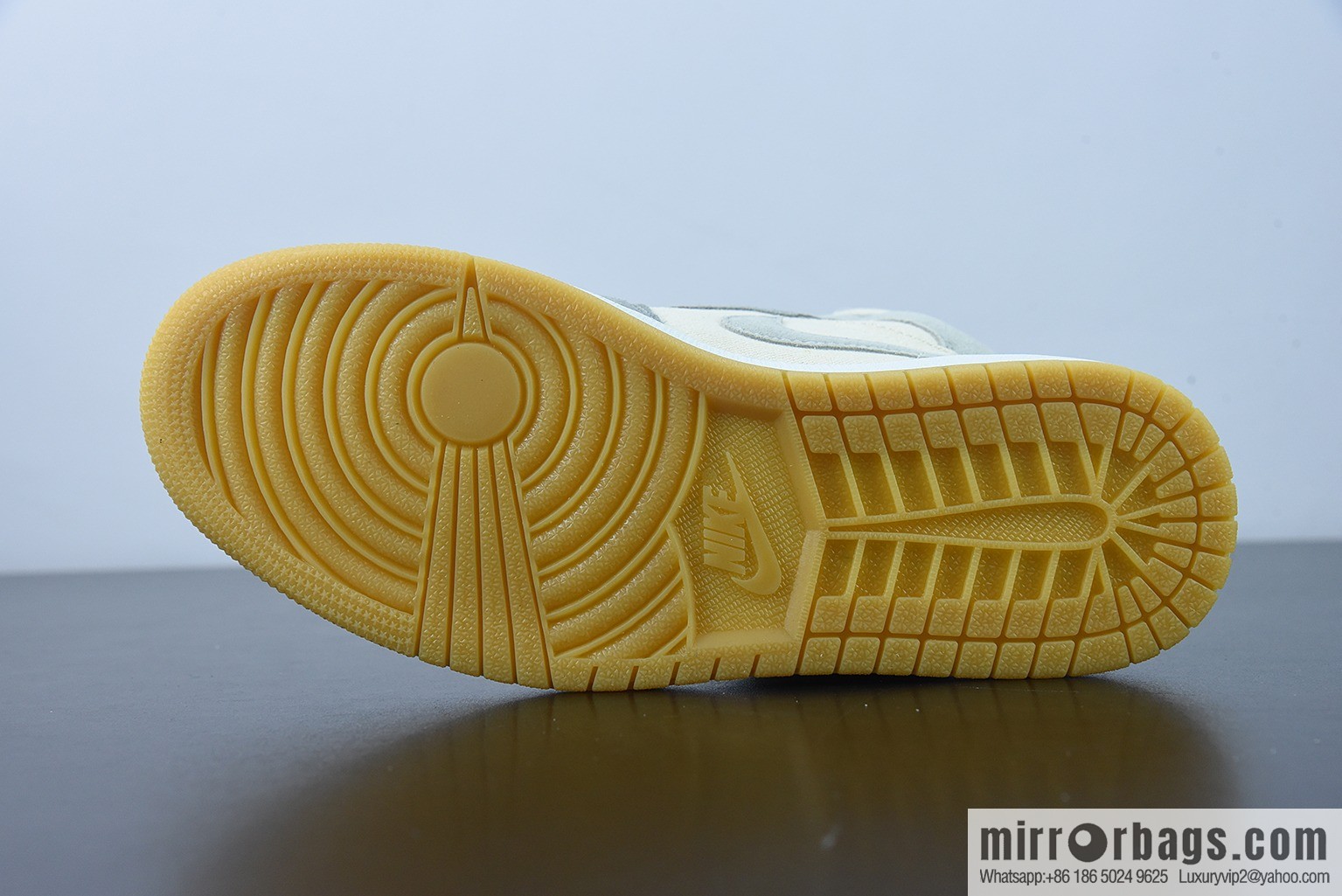0D1D4 inspected version AJ1Mid middle help, beige, coconut milk high top, item number: DN4281-100