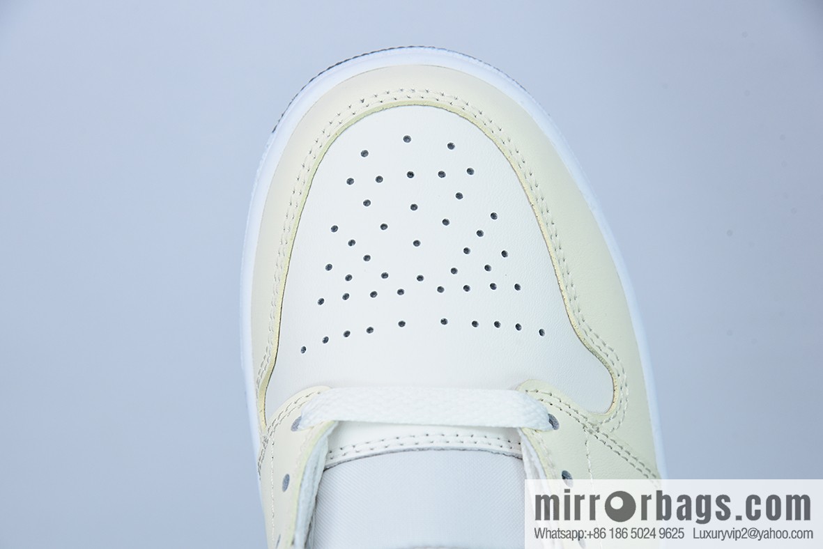 Air Jordan 1 Mid AJ1 Joe 1 milk white coconut milk, Zhongbang basketball shoes, item number: BQ6472-121