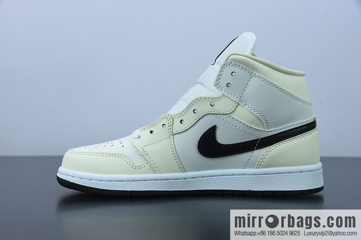 Air Jordan 1 Mid AJ1 Joe 1 milk white coconut milk, Zhongbang basketball shoes, item number: BQ6472-121