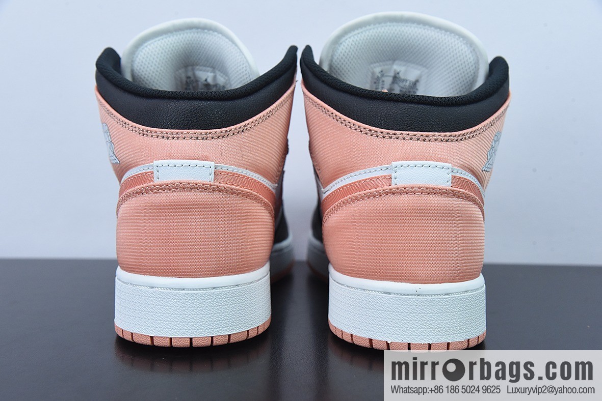 Air Jordan 1 Mid black and white powder aj1 middle help series item number: DM9077-108SIZE