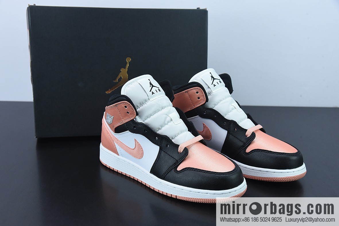 Air Jordan 1 Mid black and white powder aj1 middle help series item number: DM9077-108SIZE