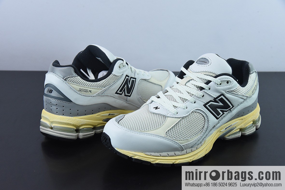 This is neverthat x New Balance ML2002RT joint Vintage casual running shoes