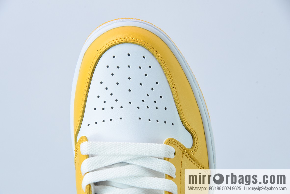 Air Jordan 1 Mid white and yellow, the same basketball shoes as Unisex in the middle series, item number: BQ6472-117
