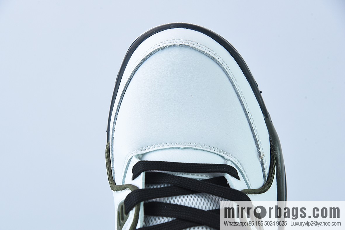Air Flight Legacy in white and black, combining classic Air Jordan 3 with Air Jordan 4 elements. Item number: CJ5390-101