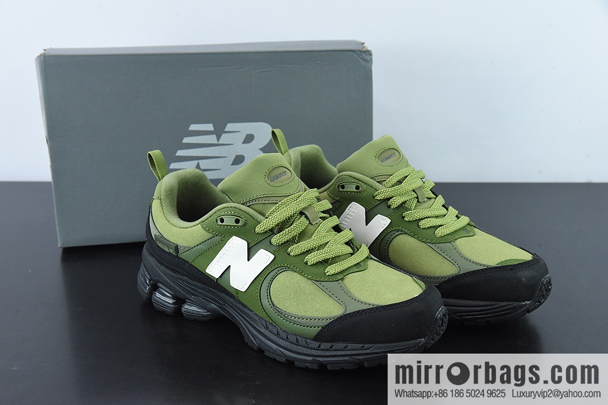 New Balance ML2002 Series Vintage Daddy Style Unisex Casual Shoes Couple Versatile Jogging Shoes Sports Men's Shoes Women's Shoes M2002RBB