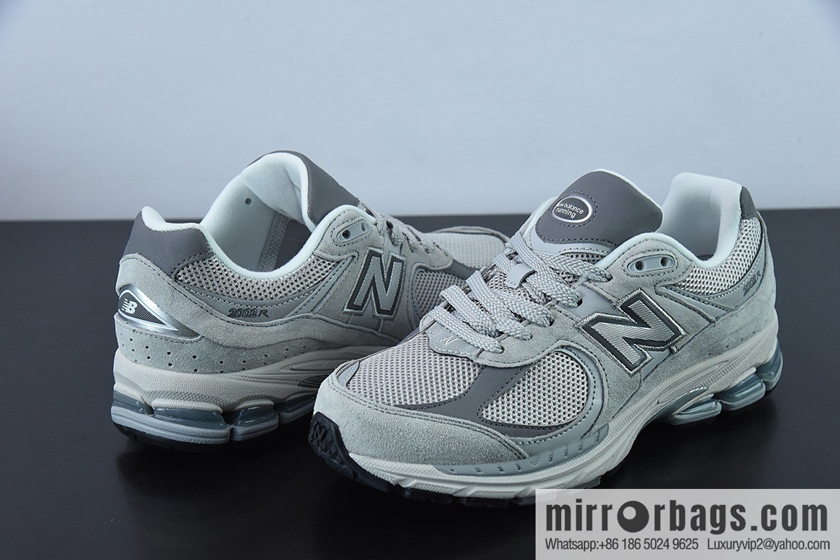 New Balance ML2002 Series Vintage Daddy Style Unisex Casual Shoes Couple Versatile Jogging Shoes Sports Men's Shoes Women's Shoes ML2002RO