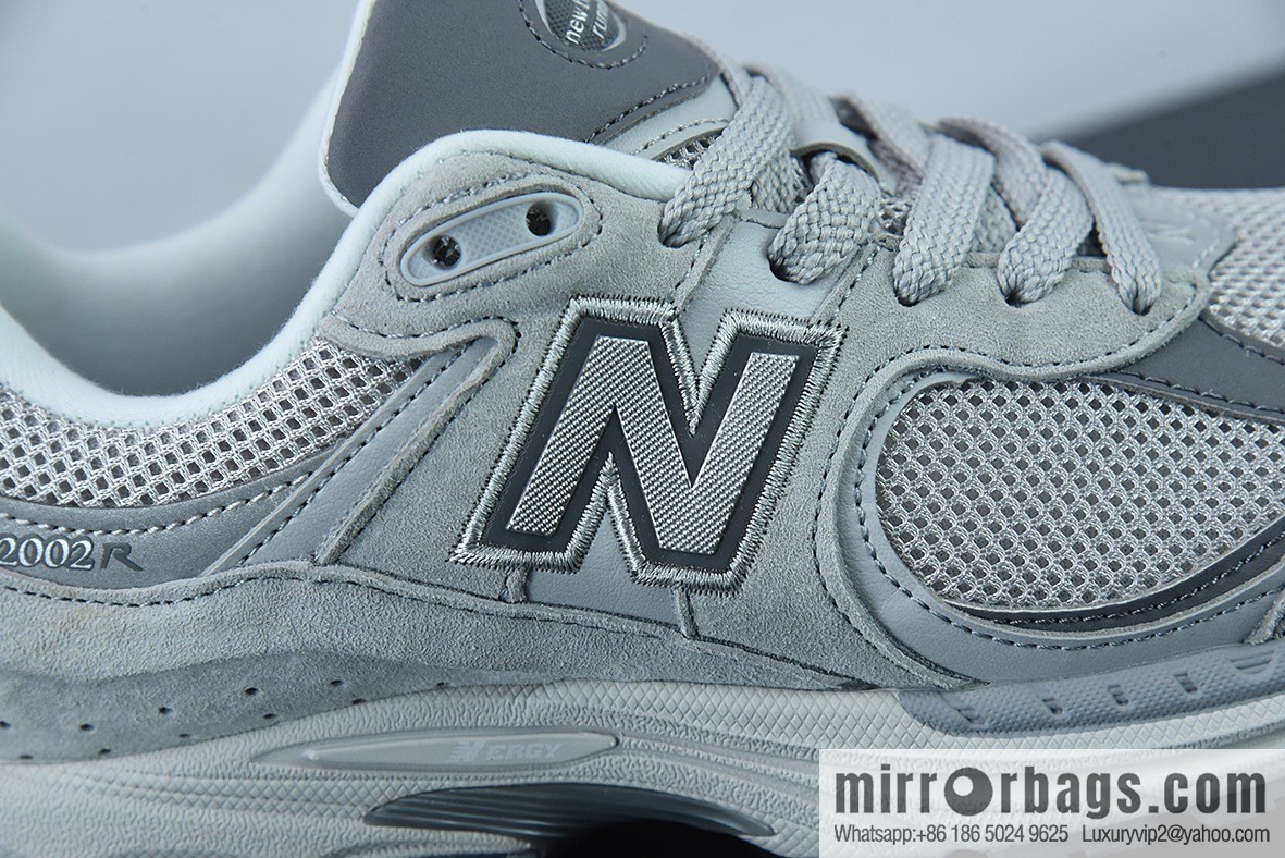 New Balance ML2002 Series Vintage Daddy Style Unisex Casual Shoes Couple Versatile Jogging Shoes Sports Men's Shoes Women's Shoes ML2002RO