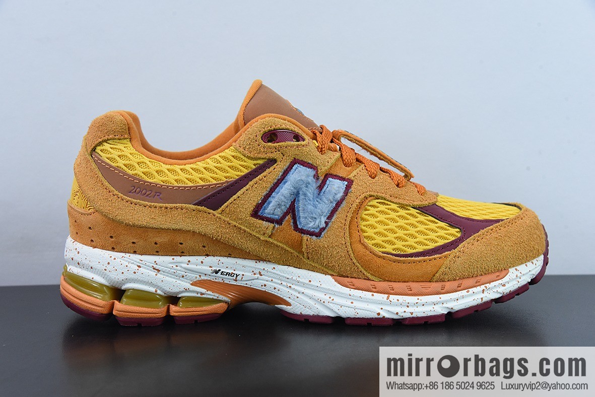 New Balance ML2002 Series Vintage Daddy Style Unisex Casual Shoes Couple Versatile Jogging Shoes Sports Men's Shoes Women's Shoes ML2002R1
