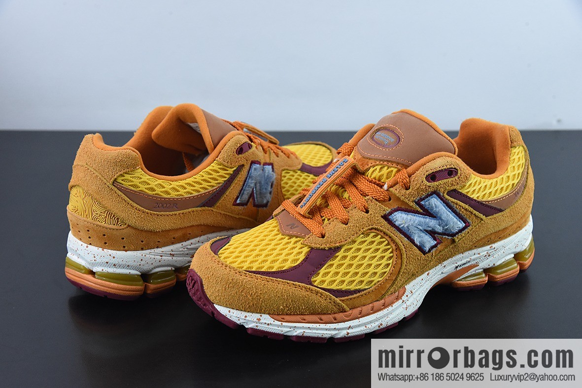 New Balance ML2002 Series Vintage Daddy Style Unisex Casual Shoes Couple Versatile Jogging Shoes Sports Men's Shoes Women's Shoes ML2002R1
