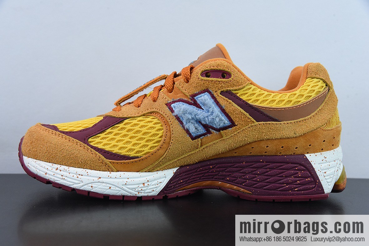 New Balance ML2002 Series Vintage Daddy Style Unisex Casual Shoes Couple Versatile Jogging Shoes Sports Men's Shoes Women's Shoes ML2002R1