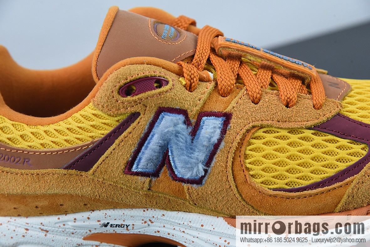 New Balance ML2002 Series Vintage Daddy Style Unisex Casual Shoes Couple Versatile Jogging Shoes Sports Men's Shoes Women's Shoes ML2002R1