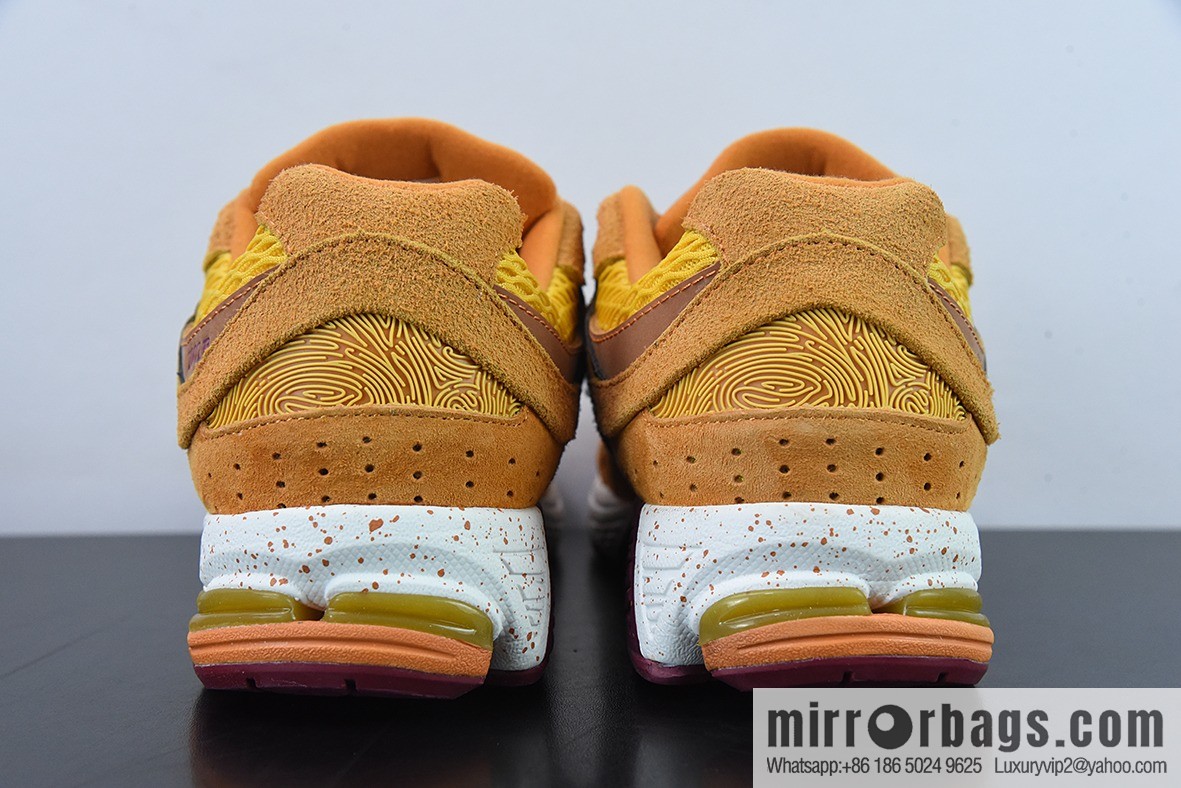 New Balance ML2002 Series Vintage Daddy Style Unisex Casual Shoes Couple Versatile Jogging Shoes Sports Men's Shoes Women's Shoes ML2002R1