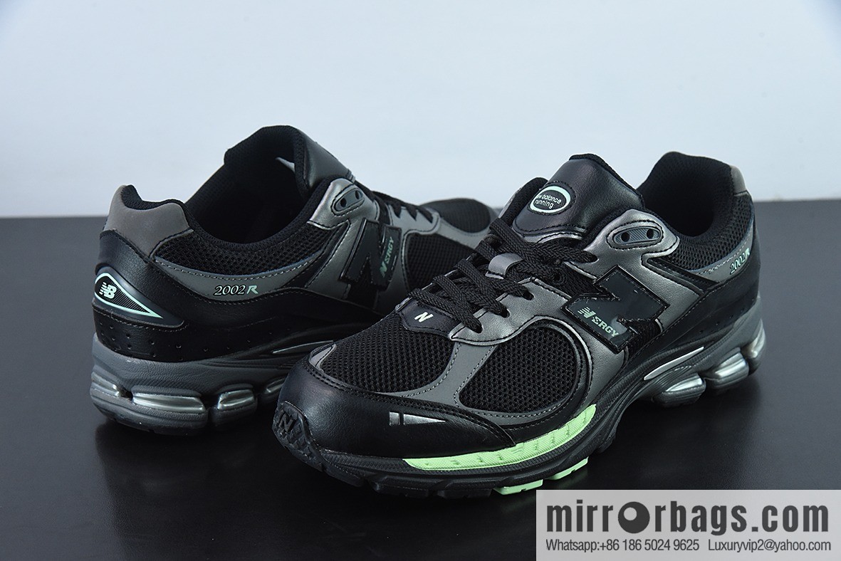 New Balance ML2002 Series Vintage Daddy Style Unisex Casual Shoes Couple Versatile Jogging Shoes Sports Men's Shoes Women's Shoes M2002RLD