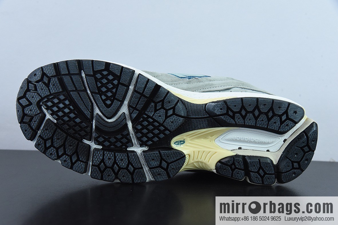 New Balance ML2002 Series Vintage Daddy Style Unisex Casual Shoes Couple Versatile Jogging Shoes Sports Men's Shoes Women's Shoes M2002RDD