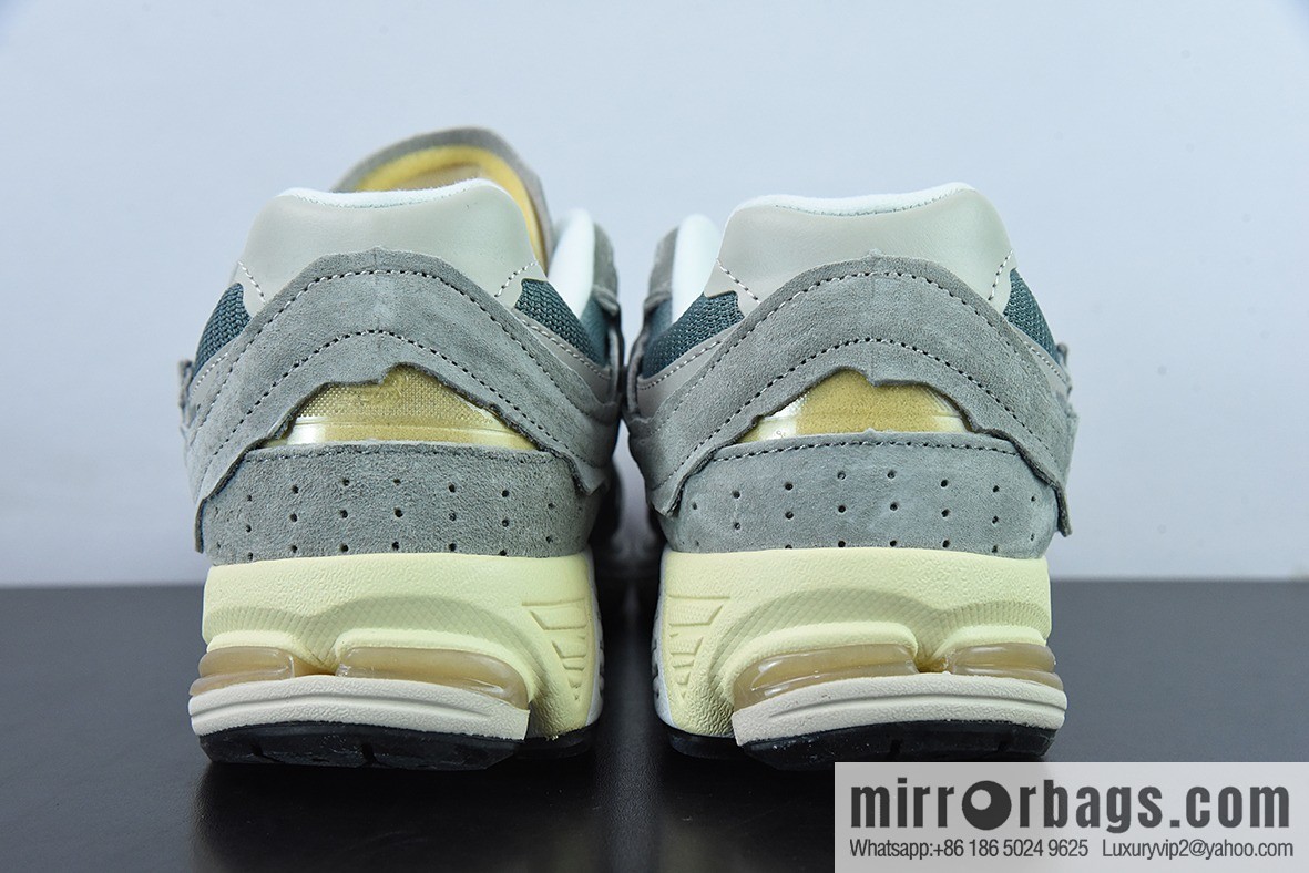 New Balance ML2002 Series Vintage Daddy Style Unisex Casual Shoes Couple Versatile Jogging Shoes Sports Men's Shoes Women's Shoes M2002RDD