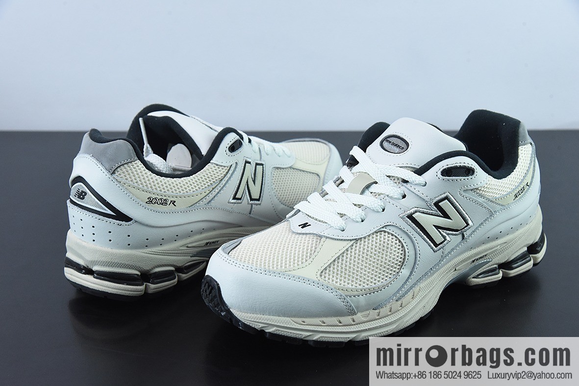 New Balance ML2002 Series Vintage Daddy Style Unisex Casual Shoes Couple Versatile Jogging Shoes Sports Men's Shoes Women's Shoes ML2002RQ