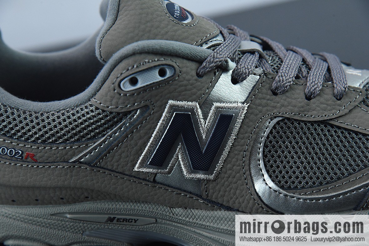 New Balance ML2002 Series Vintage Daddy Style Unisex Casual Shoes Couple Versatile Jogging Shoes Sports Men's Shoes ML2002RA