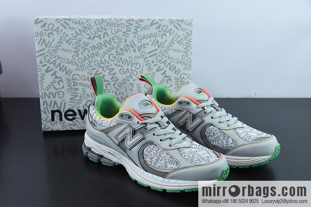 New Balance ML2002 Series Vintage Daddy Style Unisex Casual Shoes Couple Versatile Jogging Shoes Sports Men's Shoes ML2002RGD