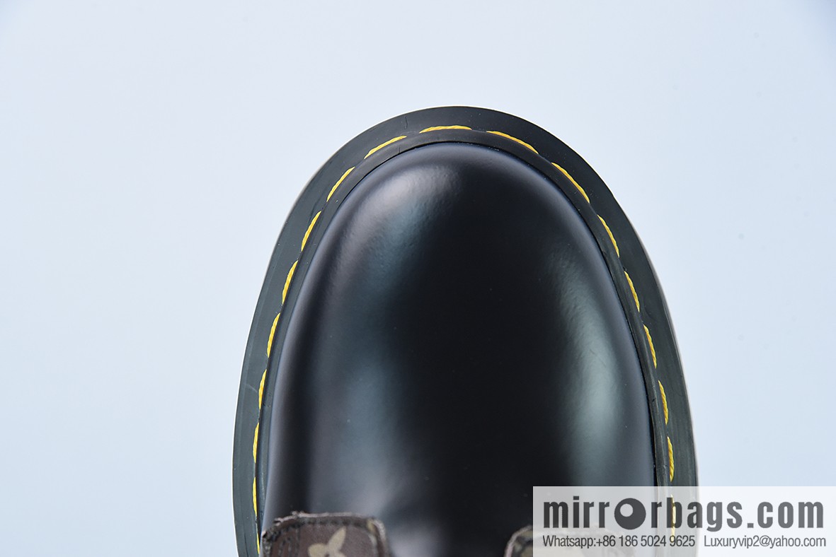 LV/Louis Vuitton purchasing grade, Martin boots series, Martin boots /Dr.martens high-top Martin boots, black and brown LV item number: R11822206