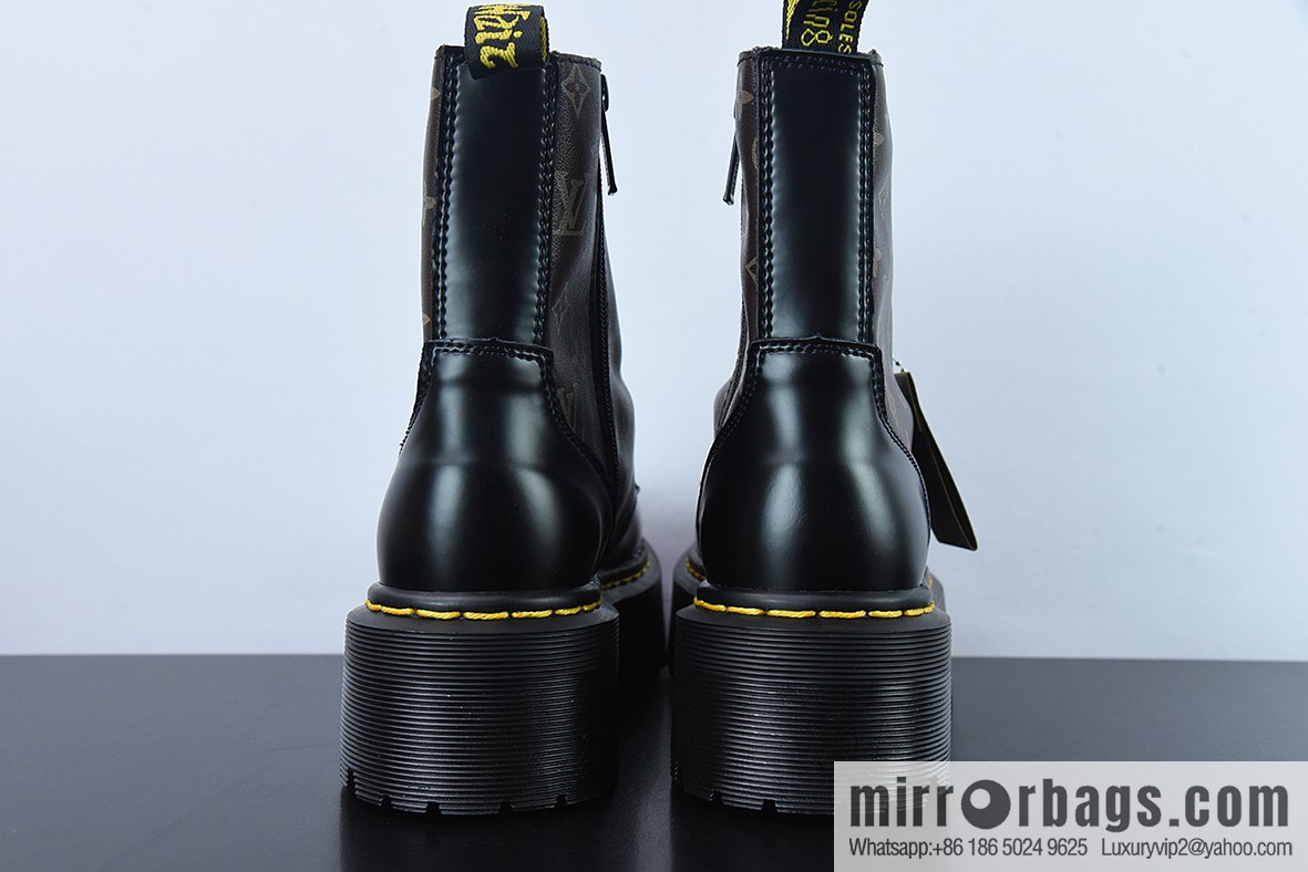 LV/Louis Vuitton purchasing grade, Martin boots series, Martin boots /Dr.martens high-top Martin boots, black and brown LV item number: R11822206
