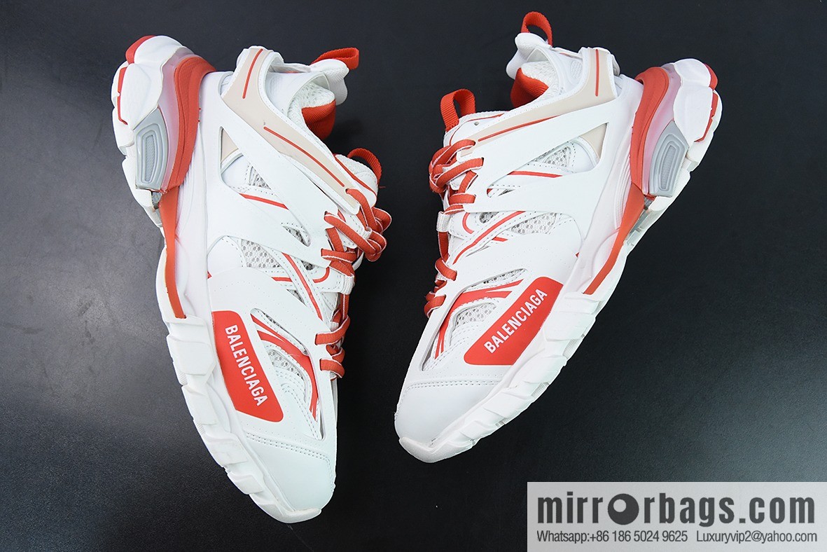 Balenciaga, three generations of 3.0 white and red Balenciaga, three generations of outdoor concept shoes