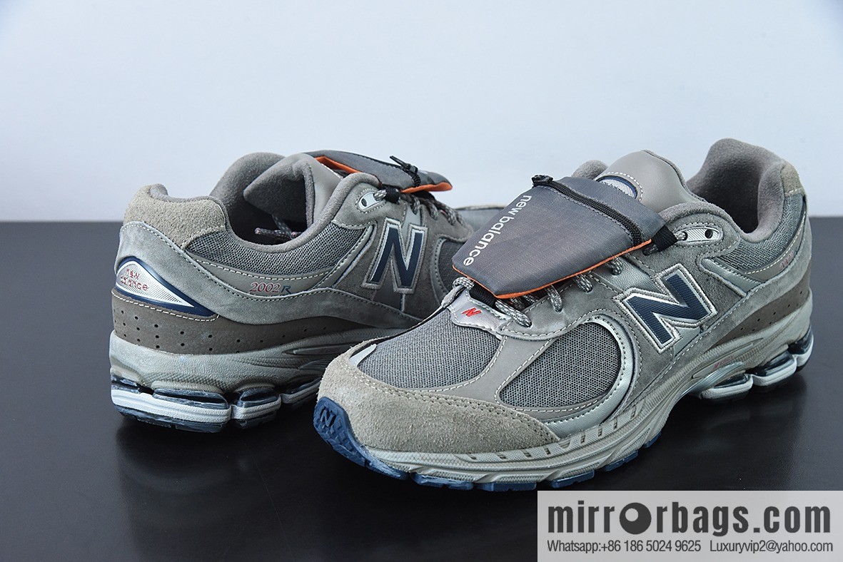 New Balance New Balance M2002RVA Vintage running shoes/pockets, gray silver 2022 most