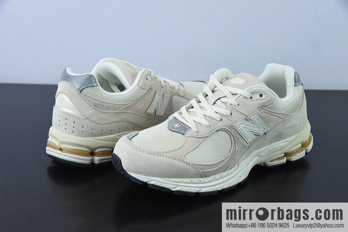 New Balance Refined Future beige 2002 series Vintage casual running shoes, pure original version item number: M2002RCC