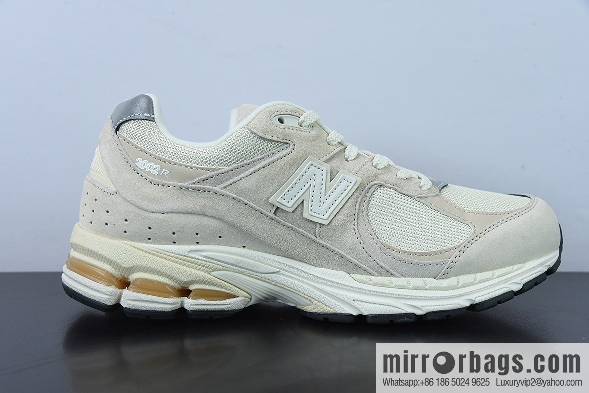 New Balance Refined Future beige 2002 series Vintage casual running shoes, pure original version item number: M2002RCC