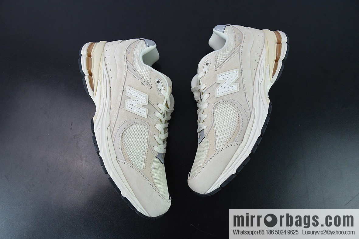 New Balance Refined Future beige 2002 series Vintage casual running shoes, pure original version item number: M2002RCC