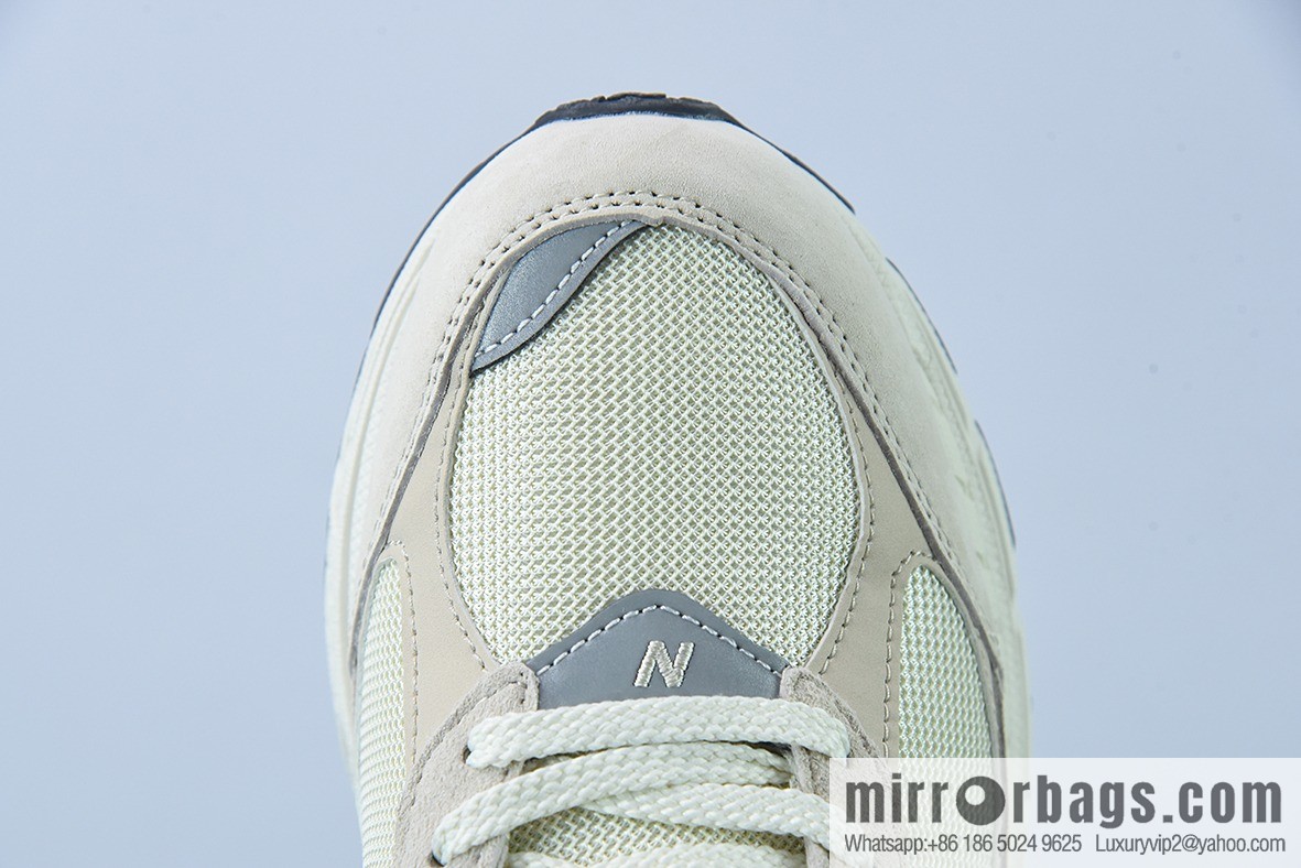 New Balance Refined Future beige 2002 series Vintage casual running shoes, pure original version item number: M2002RCC