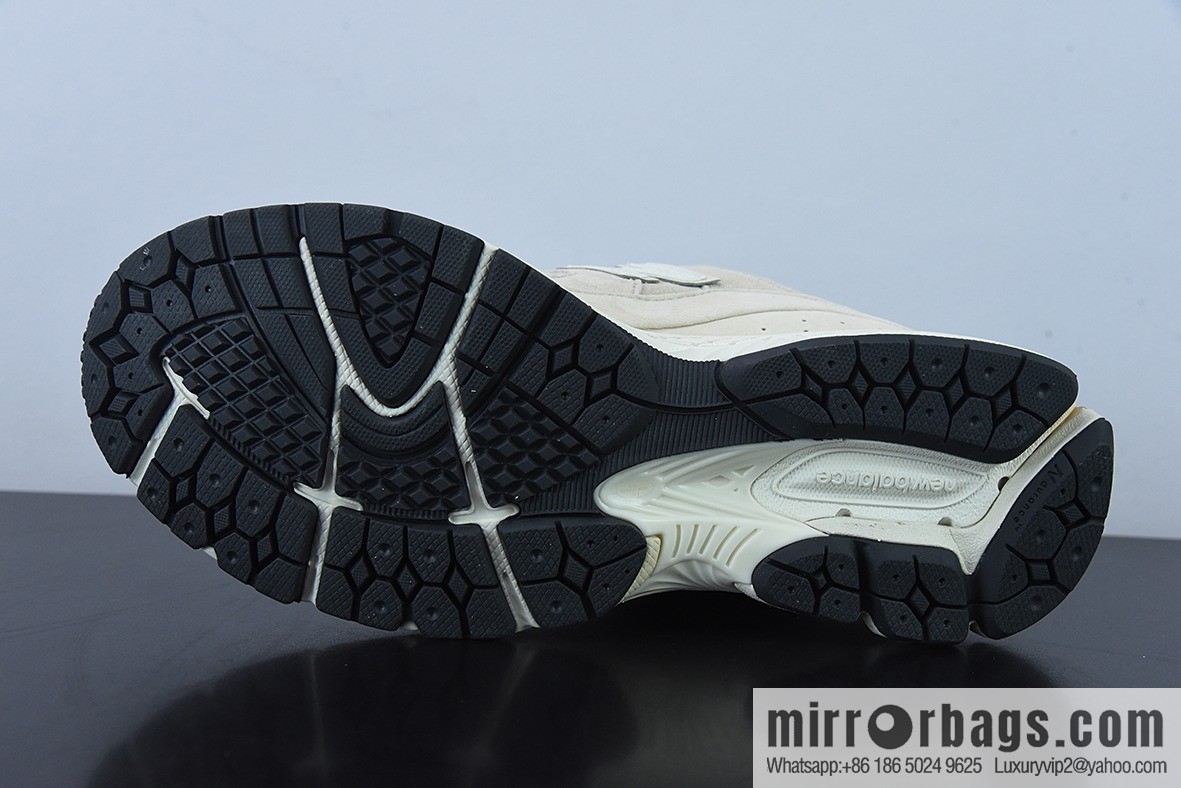 New Balance Refined Future beige 2002 series Vintage casual running shoes, pure original version item number: M2002RCC