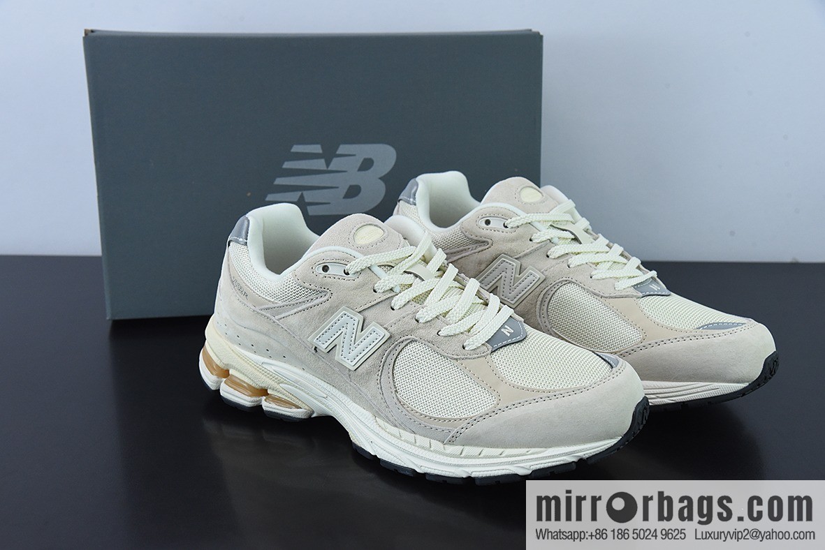 New Balance Refined Future beige 2002 series Vintage casual running shoes, pure original version item number: M2002RCC