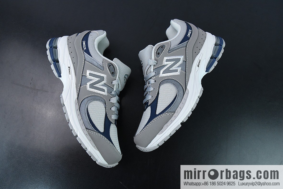Thisisneverthat x New Balance 2002R Vintage sneakers M2002RTH