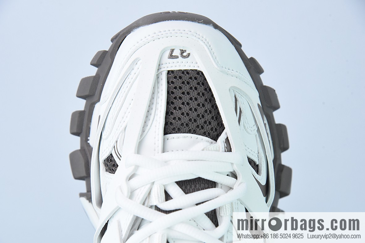 Balenciaga Balenciaga Track Sneaker Balenciaga Three generations, outdoor concept Vintage dad shoes
