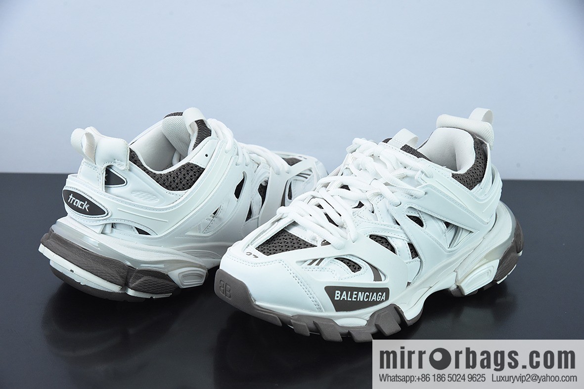 Balenciaga Balenciaga Track Sneaker Balenciaga Three generations, outdoor concept Vintage dad shoes