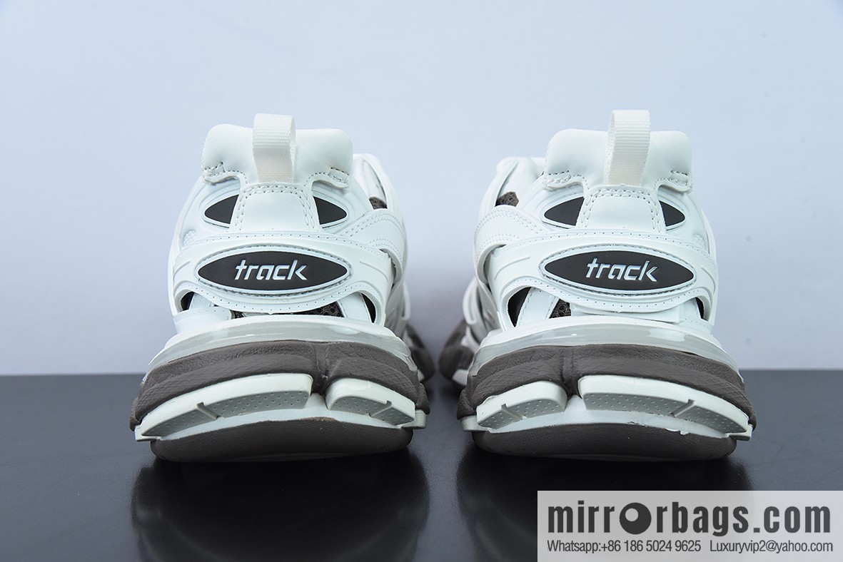 Balenciaga Balenciaga Track Sneaker Balenciaga Three generations, outdoor concept Vintage dad shoes